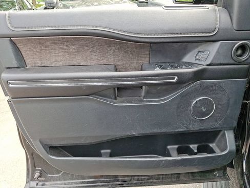Used 2018 Ford Expedition Limited RWD image 11