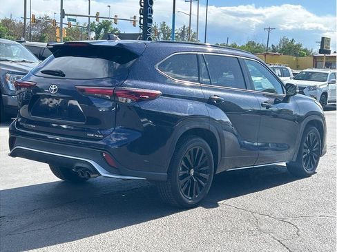 Used 2025 Toyota Highlander XSE AWD/4WD image 3