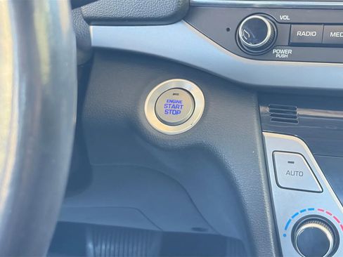 Used 2017 Hyundai Elantra Limited w/ Limited Tech Package 08 FWD image 26