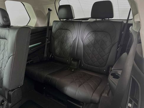 Used 2024 BMW X7 xDrive40i w/ Premium Package image 26