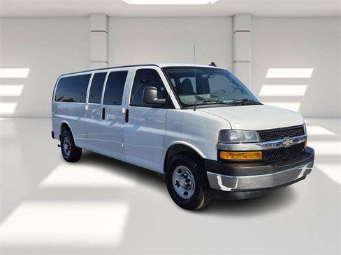 Used 2017 Chevrolet Express 3500 LT w/ LT Preferred Equipment Group image 7