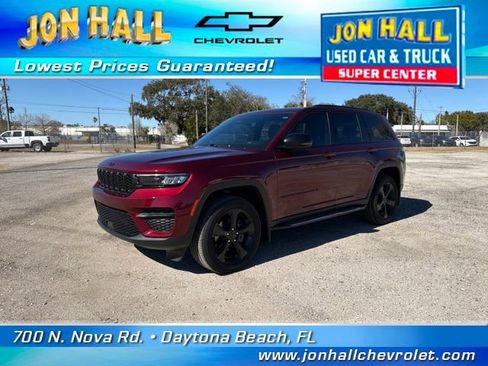 Used 2024 Jeep Grand Cherokee Altitude image 2