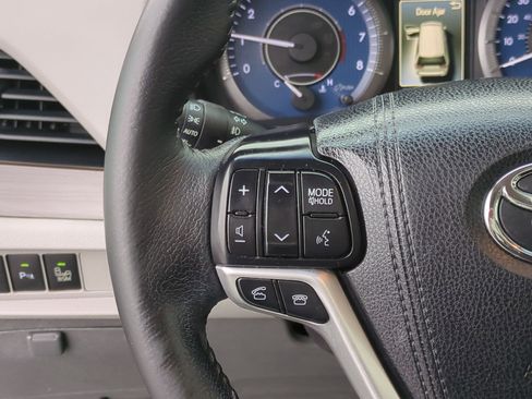 Used 2015 Toyota Sienna Limited image 18