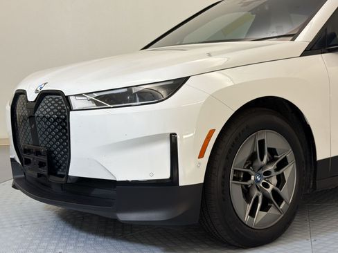 Used 2022 BMW iX xDrive50 w/ Convenience Package AWD/4WD image 22