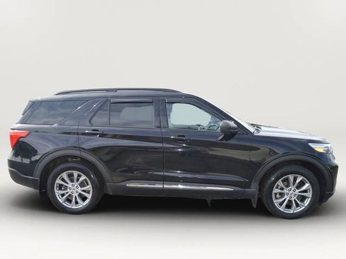 Used 2020 Ford Explorer XLT w/ Equipment Group 202A AWD/4WD image 10