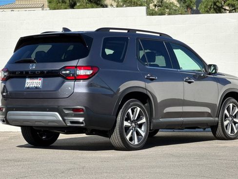 Certified 2025 Honda Pilot Elite image 8