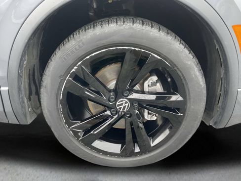 Used 2024 Volkswagen Tiguan SE R-Line FWD image 7
