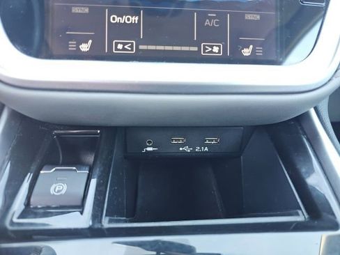 Used 2022 Subaru Outback Premium image 23