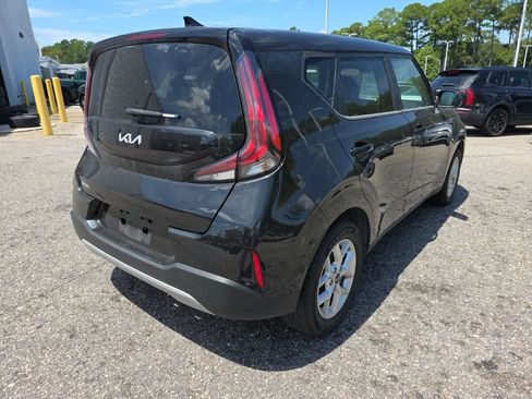 Used 2025 Kia Soul LX w/ LX Technology Package FWD image 7