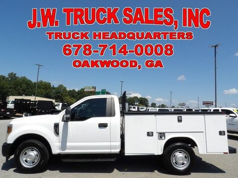 Used 2018 Ford F250 XL w/ Power Equipment Group RWD image 2