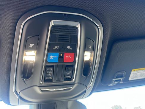 Used 2025 Jeep Grand Cherokee Laredo X AWD/4WD image 31