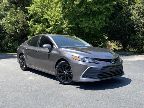Used 2024 Toyota Camry LE w/ Convenience Package FWD image 42
