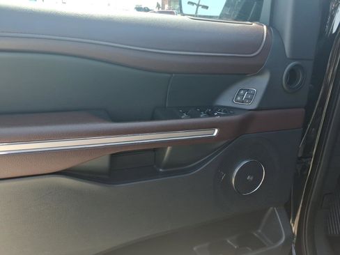 Used 2024 Ford Expedition Limited RWD image 13