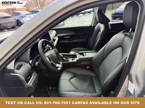 Used 2025 Toyota Grand Highlander AWD image 31