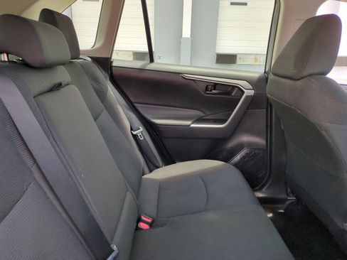 Used 2021 Toyota RAV4 LE FWD image 18