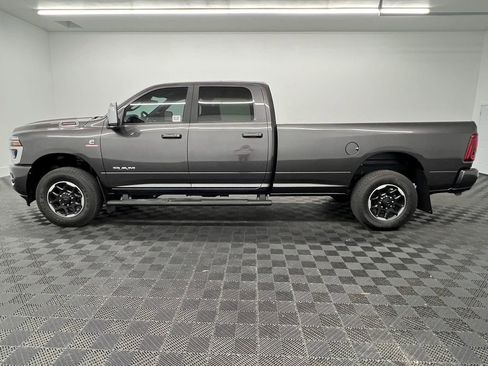 Used 2025 RAM 3500 Laramie AWD/4WD image 18