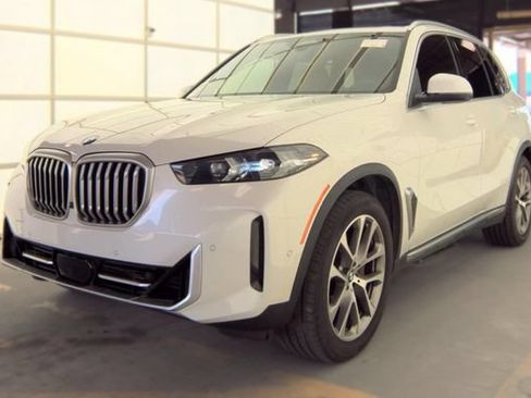 Used 2024 BMW X5 xDrive40i w/ Parking Assistance Package AWD/4WD image 2
