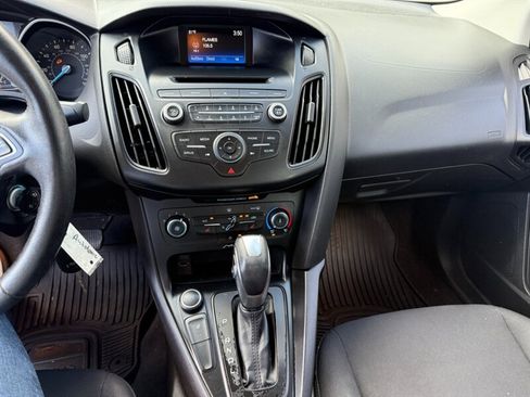 Used 2016 Ford Focus SE w/ SE Cold Weather Package image 17