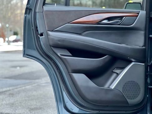 Used 2019 Cadillac Escalade Premium Luxury AWD/4WD image 12