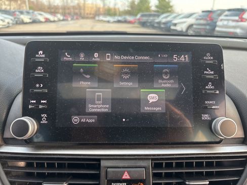 Used 2018 Honda Accord EX image 2