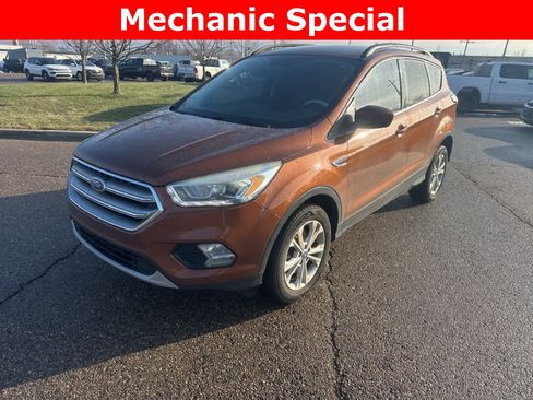 Used 2017 Ford Escape SE w/ Equipment Group 201A image 1