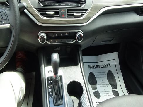 Used 2025 Nissan Altima 2.5 SV FWD image 26