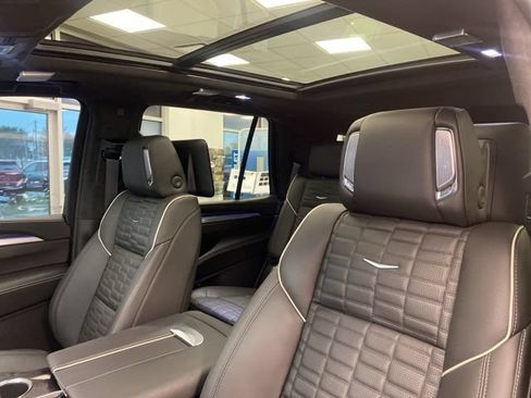 Used 2025 Cadillac Escalade V w/ LPO, ONYX Package AWD/4WD image 12