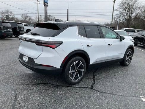 New 2026 Chevrolet Equinox EV LT image 23