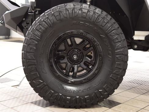 Used 2024 Jeep Gladiator Sport AWD/4WD image 25