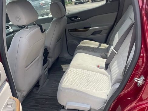 Used 2018 GMC Acadia SLE w/ Driver Alert Package I FWD image 2