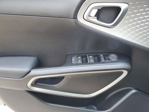 Certified 2024 Kia Soul LX w/ Option Group 015 FWD image 15