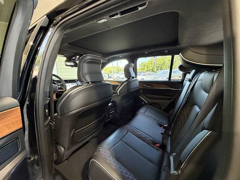 Used 2023 Jeep Grand Cherokee Summit AWD/4WD image 15