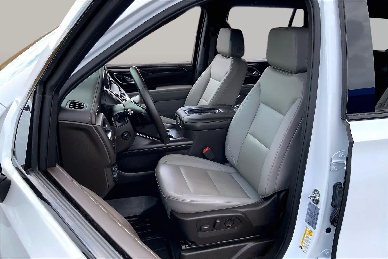 Used 2024 Chevrolet Tahoe Z71 w/ Luxury Package AWD/4WD image 8