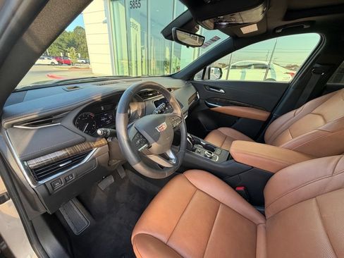 Used 2022 Cadillac XT4 Premium Luxury w/ Enhanced Visibility Package FWD image 15