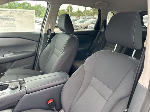 Used 2025 Nissan Rogue S image 15