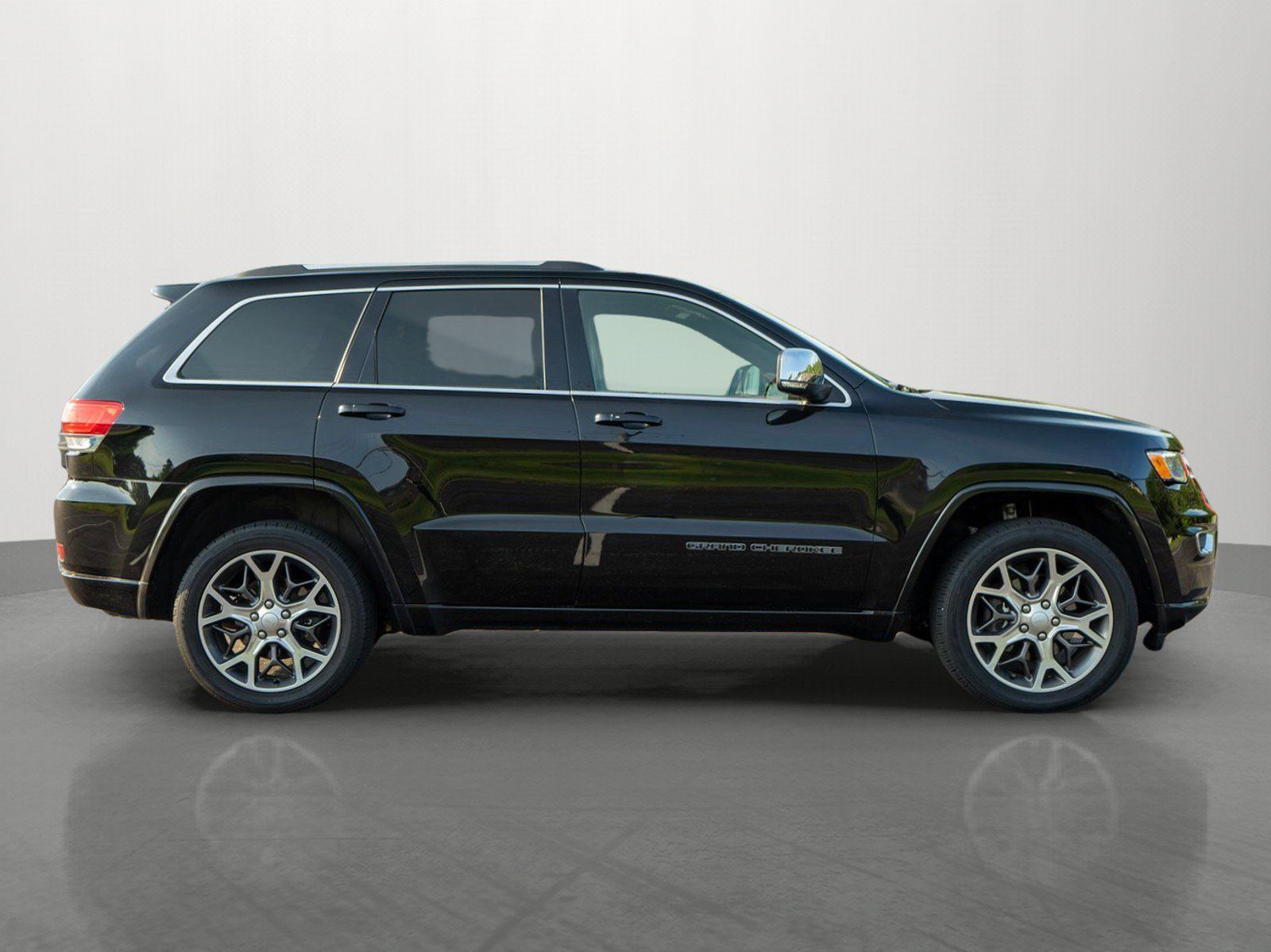 Used 2020 Jeep Grand Cherokee Overland AWD/4WD image 8