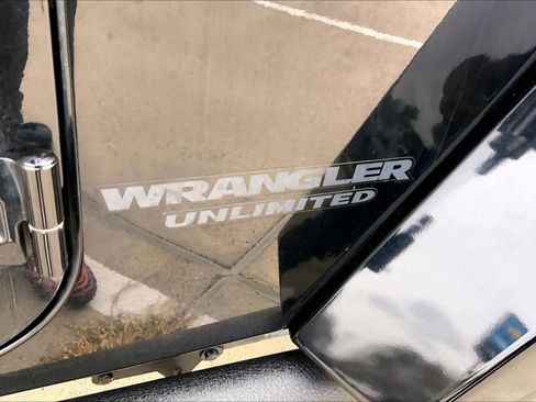 Used 2017 Jeep Wrangler 75th Anniversary image 28