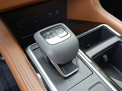 Used 2023 Nissan Pathfinder Platinum image 16