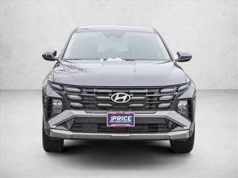 Certified 2025 Hyundai Tucson SE image 2