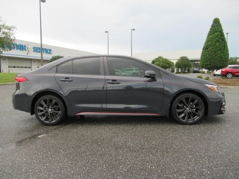 Used 2023 Toyota Corolla SE FWD image 2