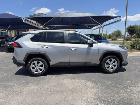 Used 2020 Toyota RAV4 LE FWD image 8