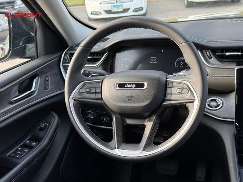 Used 2023 Jeep Grand Cherokee Limited AWD/4WD image 12