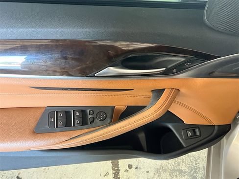 Used 2019 BMW 540i w/ Convenience Package image 18