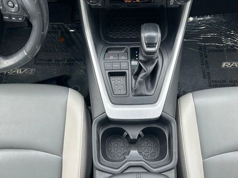 Used 2020 Toyota RAV4 XLE Premium FWD image 21