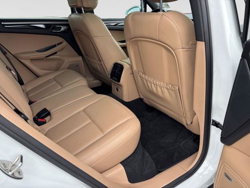 Used 2020 Porsche Macan AWD/4WD image 47