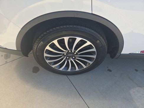 Certified 2023 Lincoln Aviator Reserve w/ Elements Package Plus AWD/4WD image 21