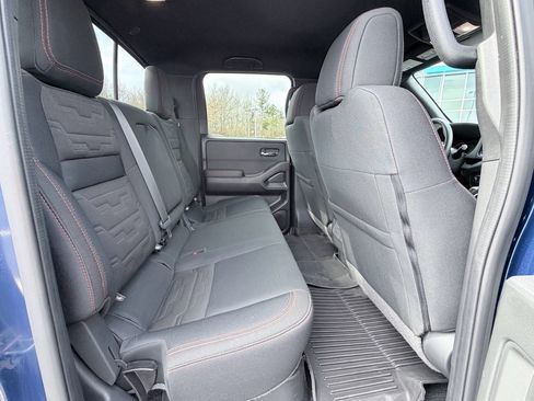 Used 2022 Nissan Frontier PRO-4X image 25