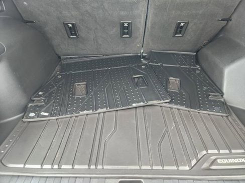 Used 2018 Chevrolet Equinox Premier image 31