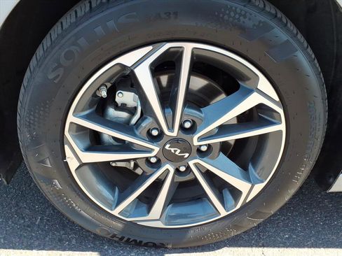 Used 2024 Kia Forte LXS image 9