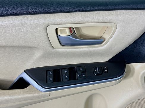 Used 2015 Toyota Camry XLE image 15